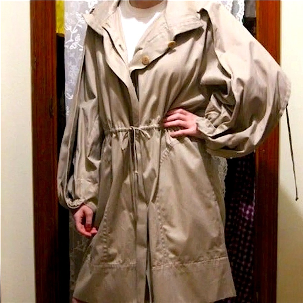 - STELLA MCCARTNEY GORGEOUS, CAPED TRENCH